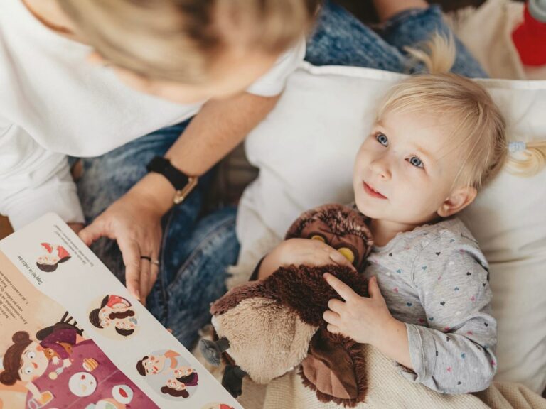 Kerstcadeau peuter: 5 cadeaus die de boom (en het kind) overleven